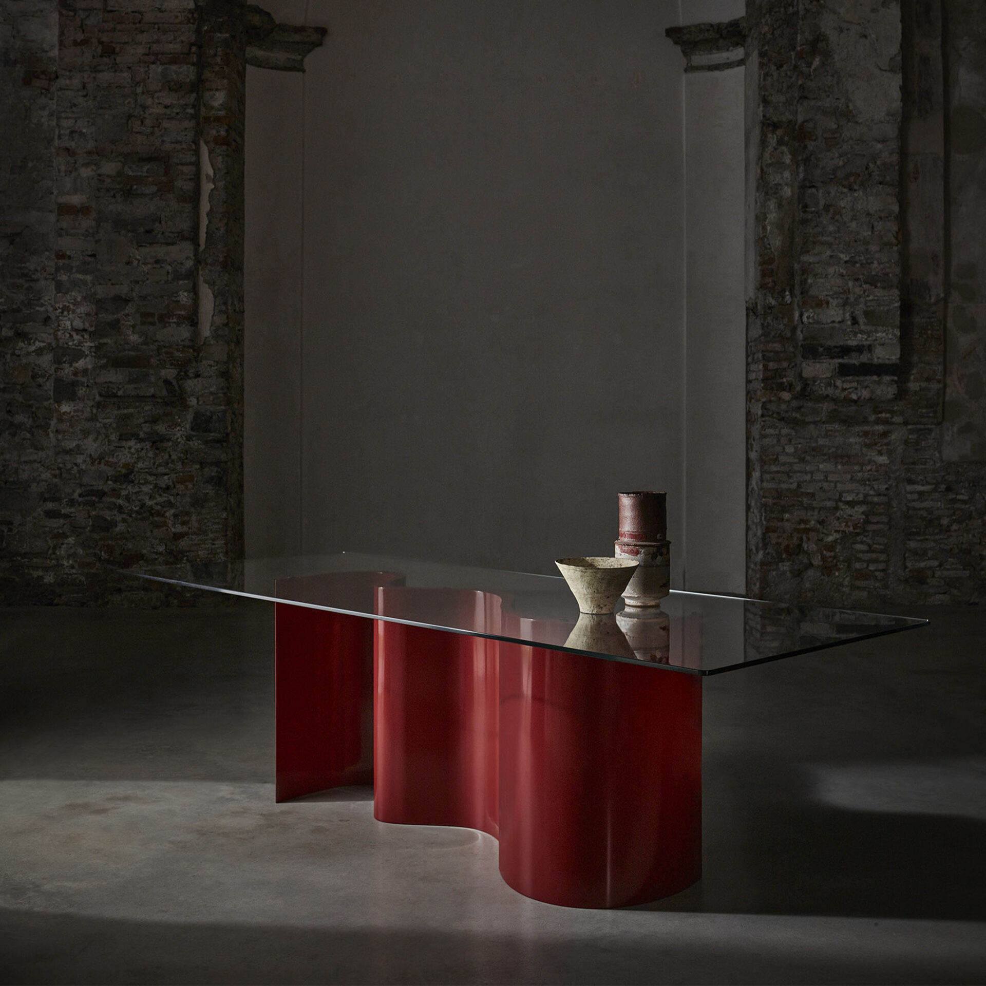 Wave rectangular dining table with glass top detail