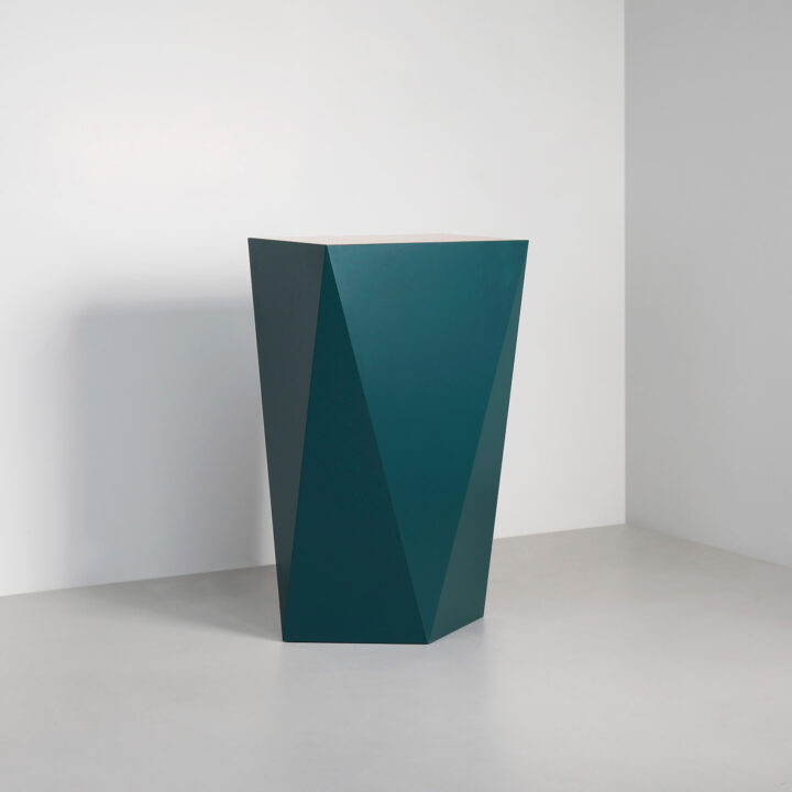 decorative modern metal plinth for artwork