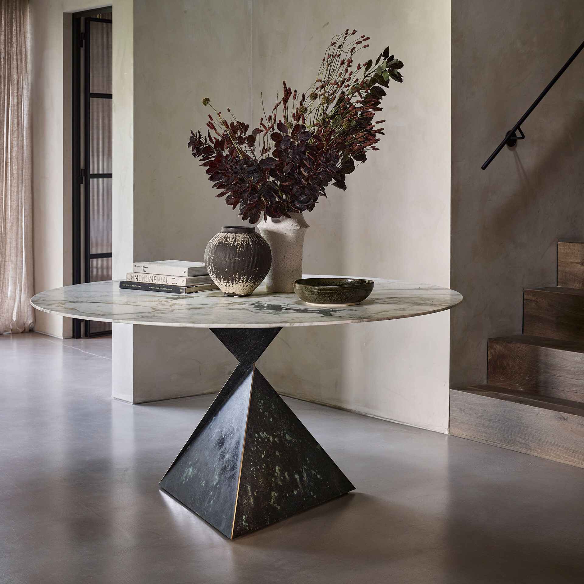 AVA_ENTRANCE_TABLE_249016-1