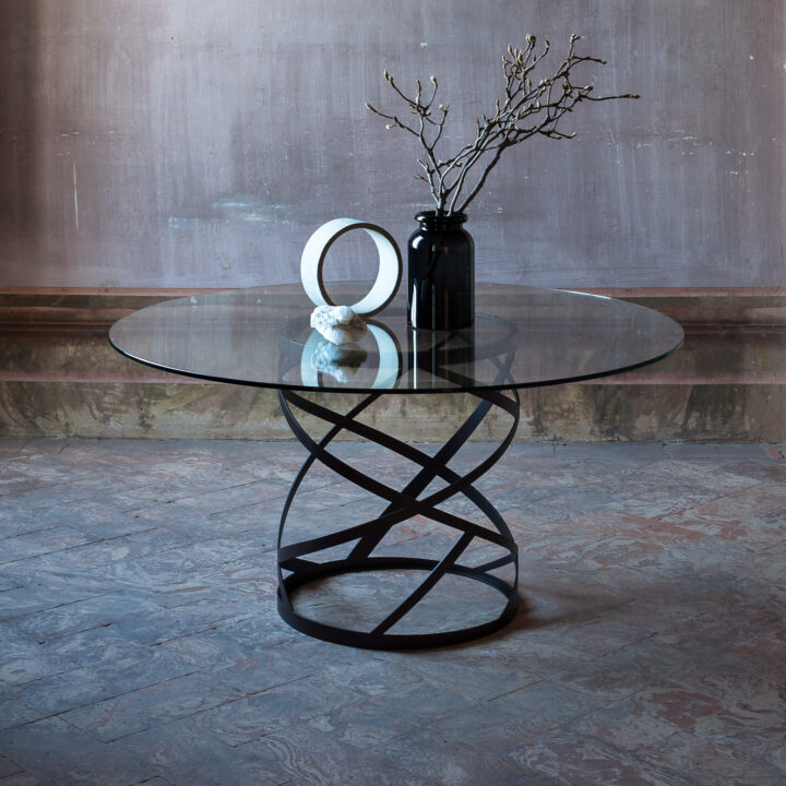 Finished in "Charcoal" with a clear glass top