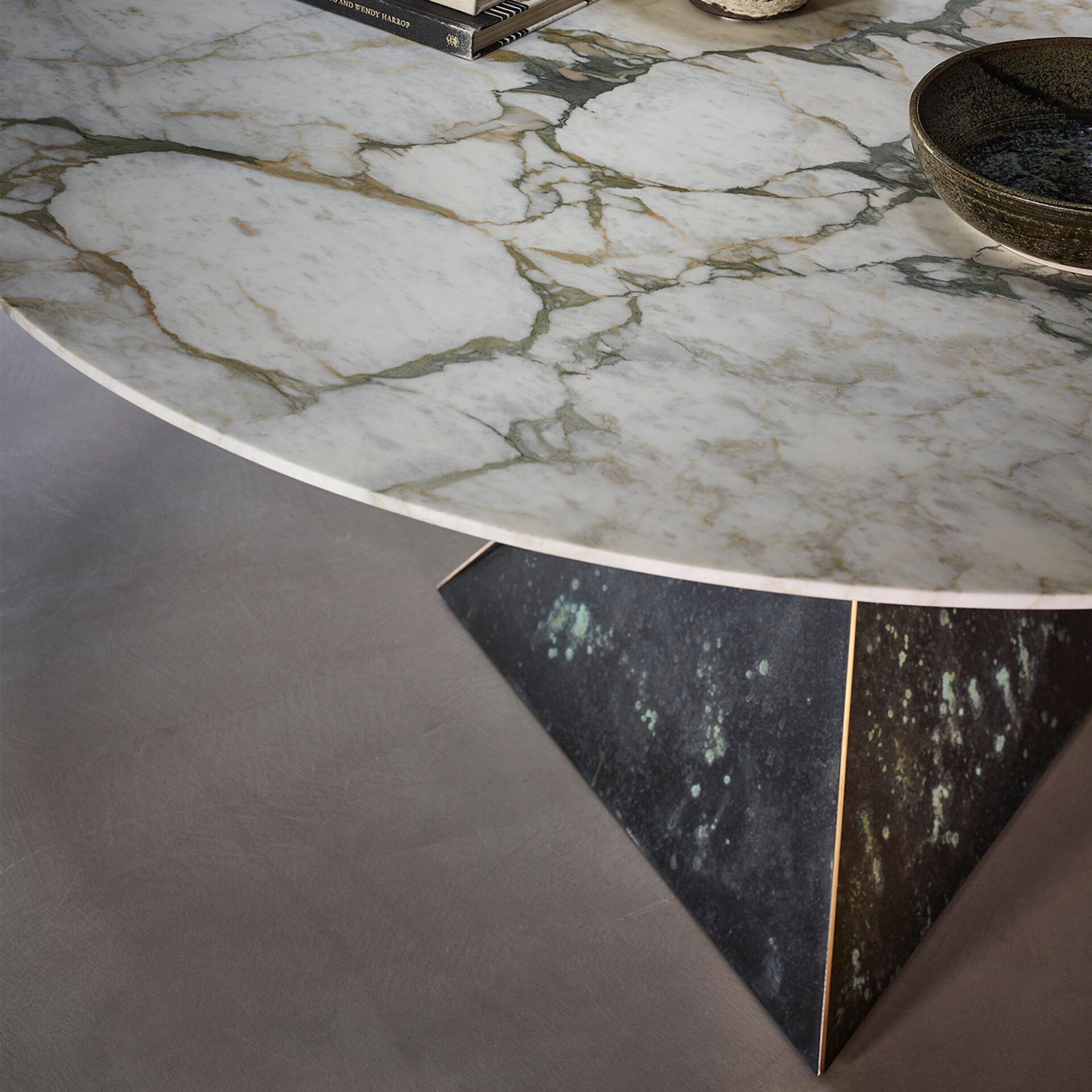 In Bronze "Bottle Green" with a Calacatta Verde marble top