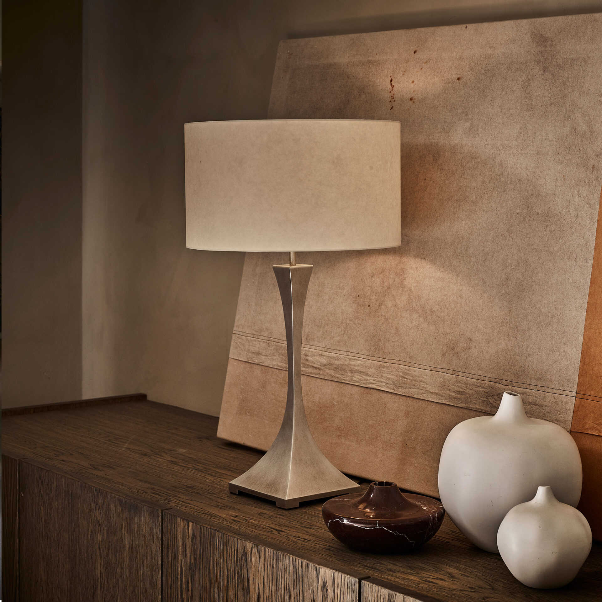 Capricorn table lamp finished in "Moon Silver” H:43cm/16.9in