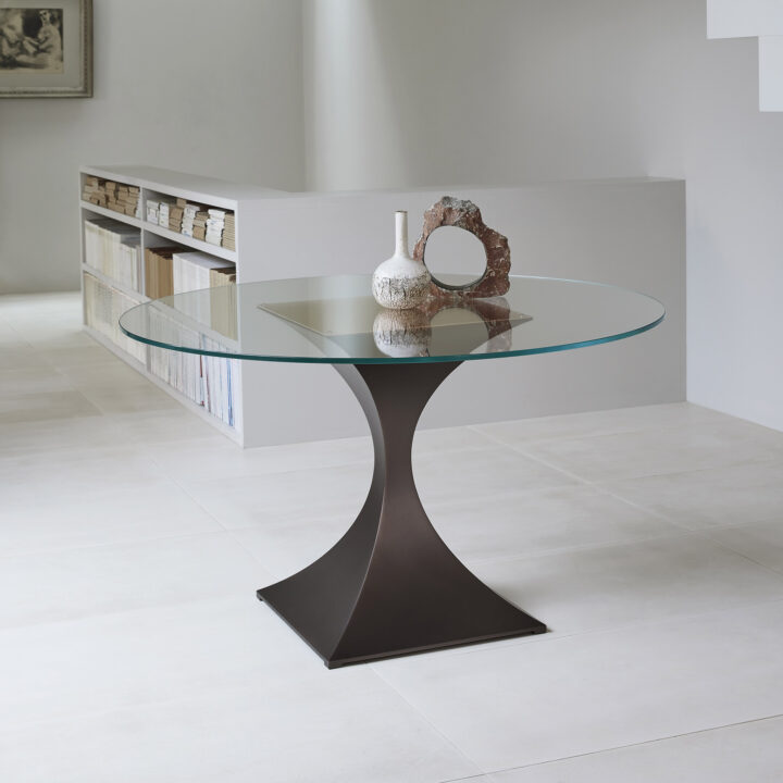 Finished in "Bronze" with polished bronze plate and clear glass top