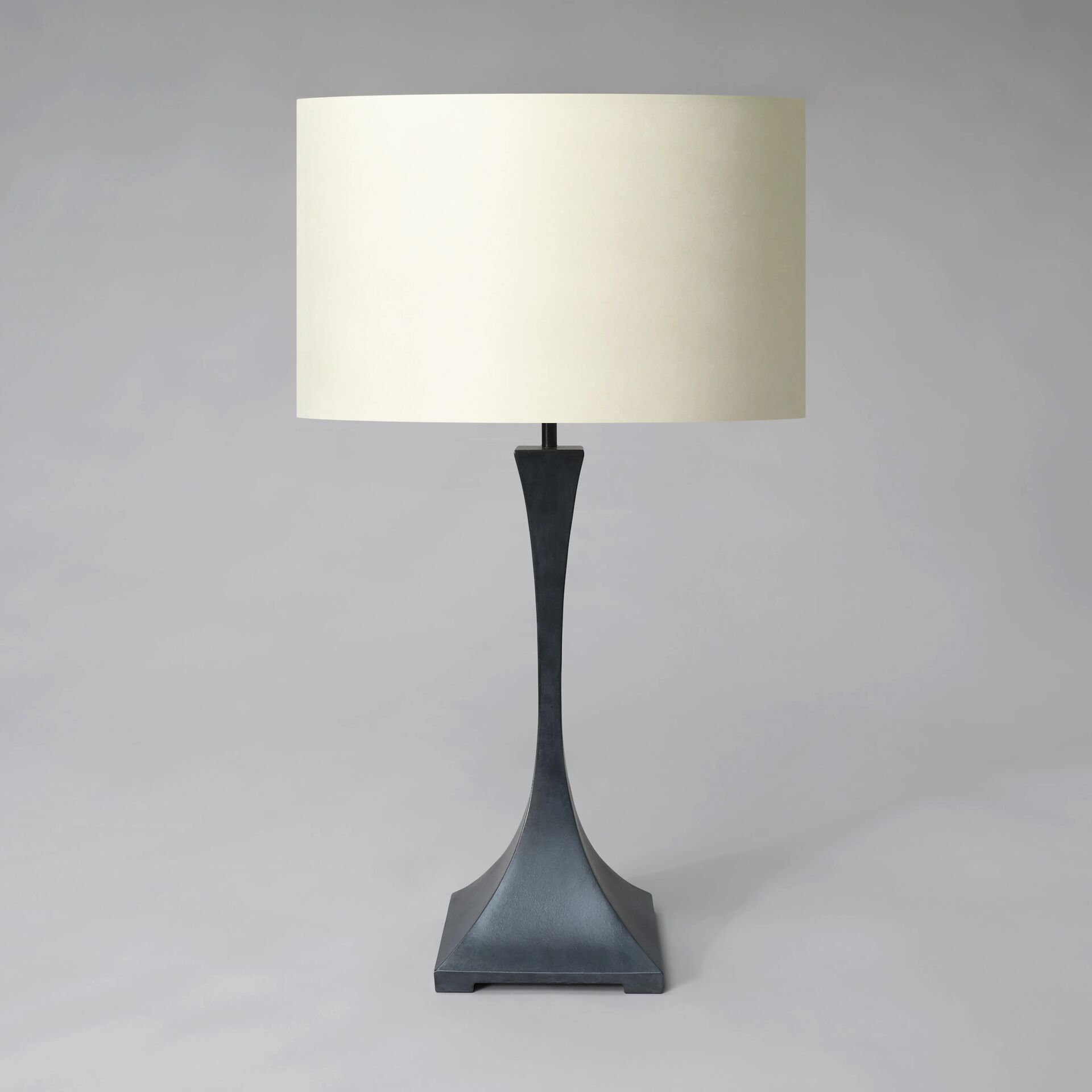 Finished in “London Black": 43cm/16.9in 