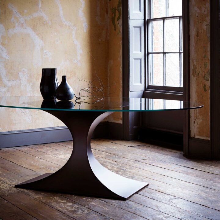 Capricorn-dining-oval-glass-Damian