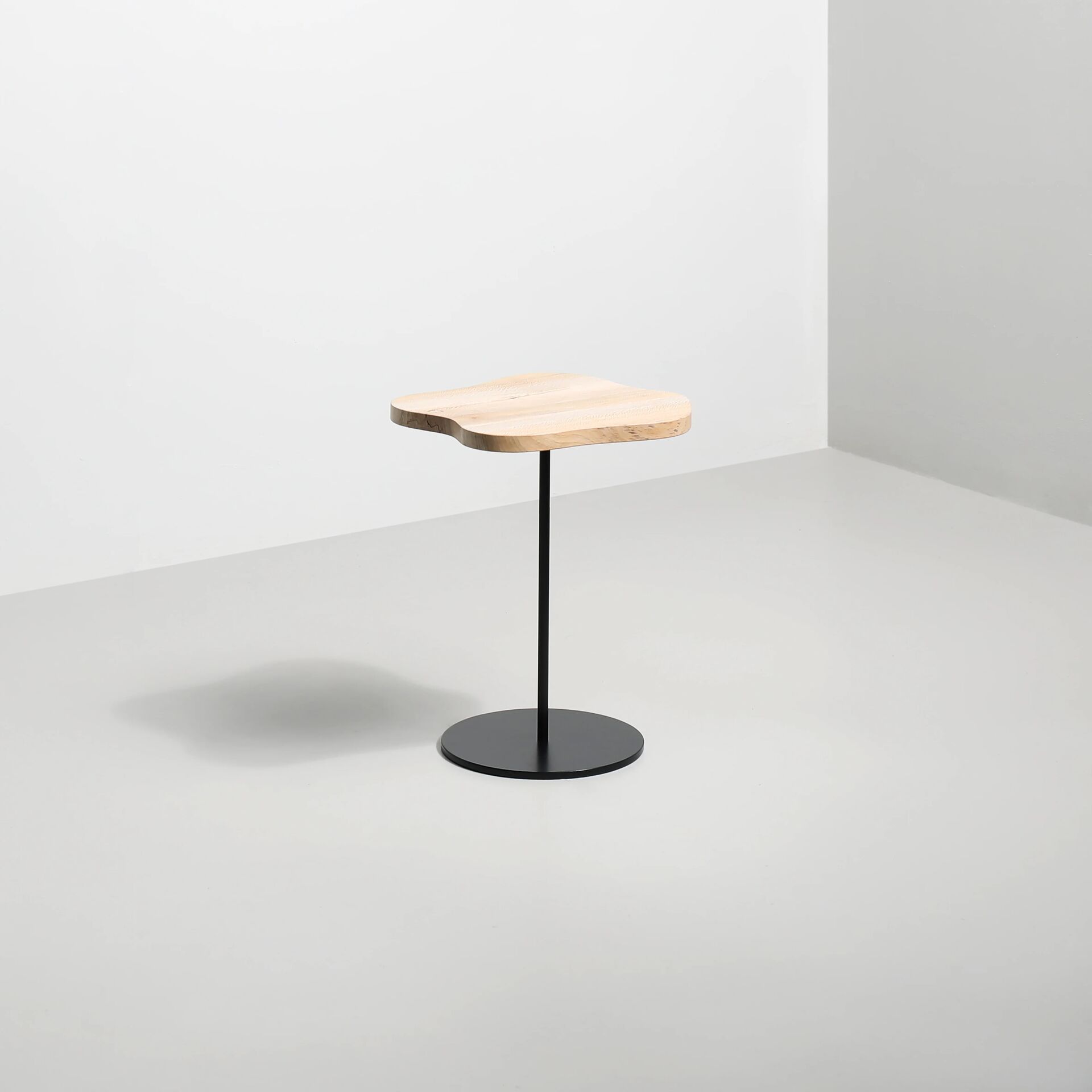 Short Lily Cocktail Table with "Plane" top