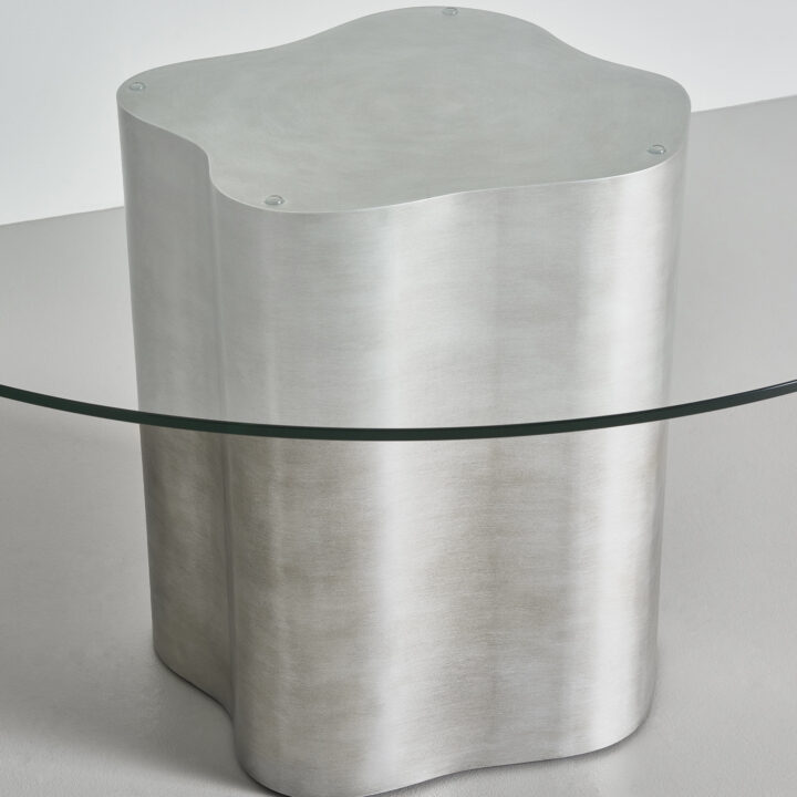 Lily-round-dining-table-detail-1.jpg