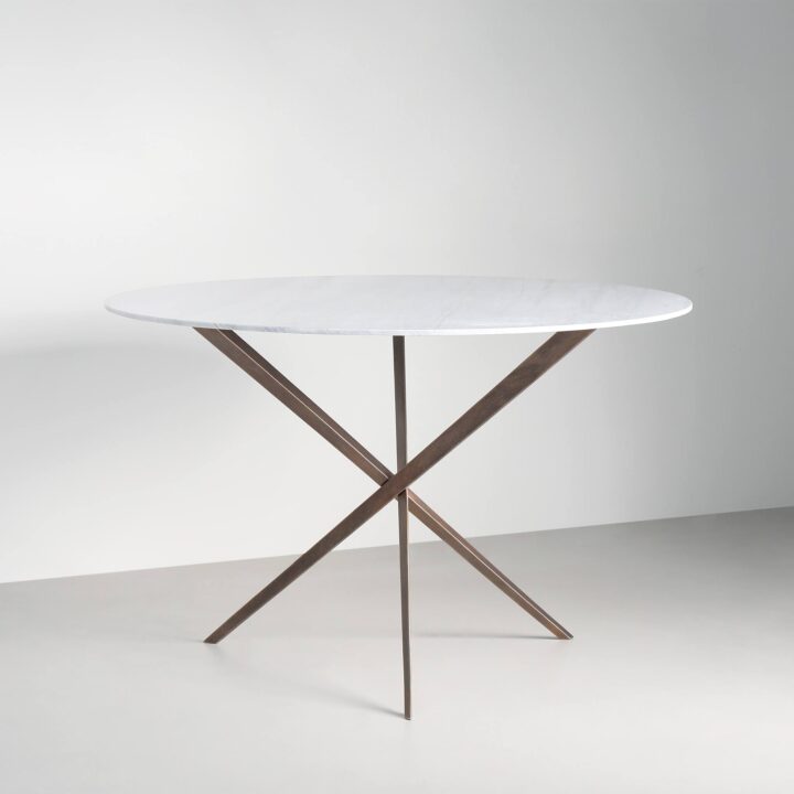 Finished in "Rose Pewter" with a Gris Versilia marble top