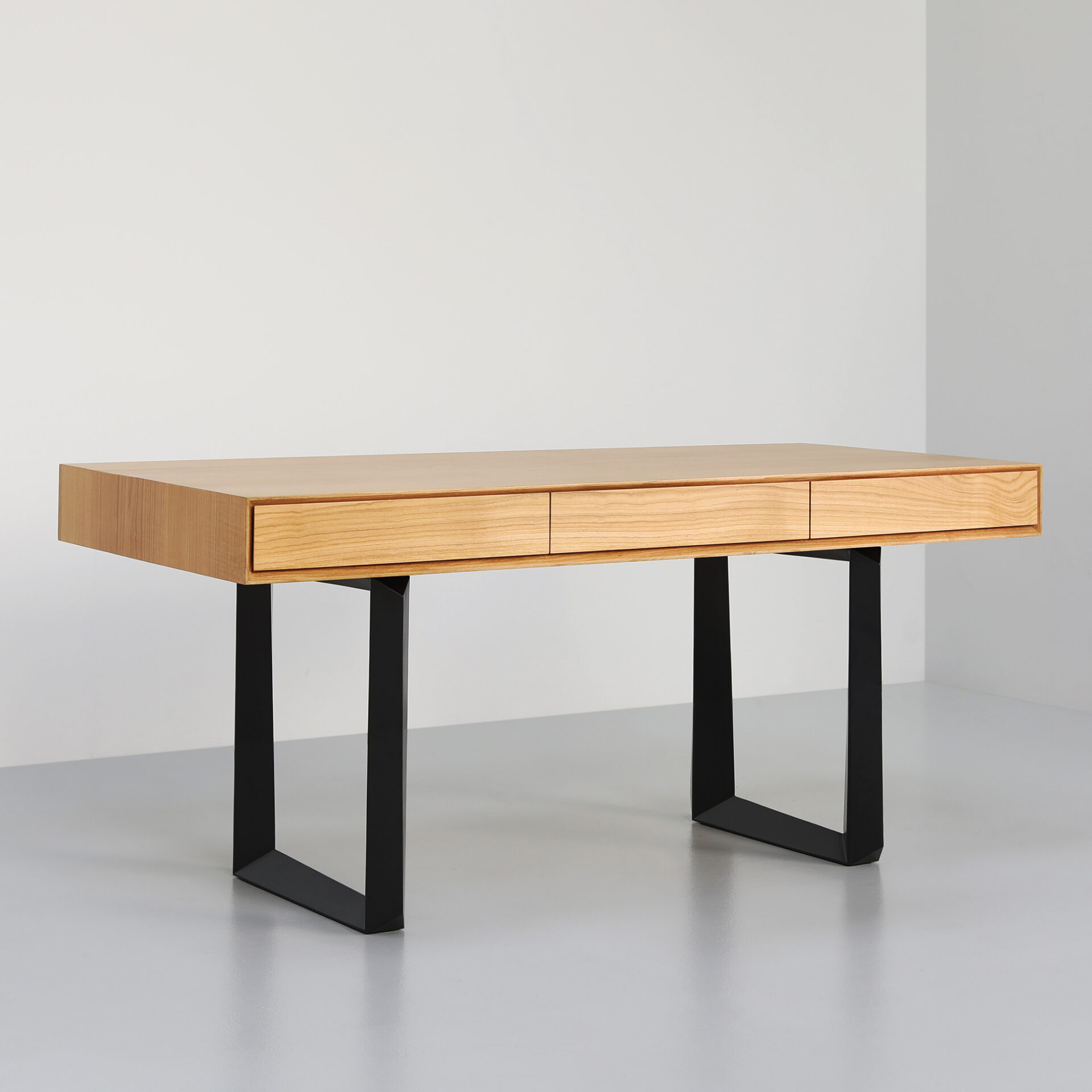 Phoenix-desk-3Q-drawer-2