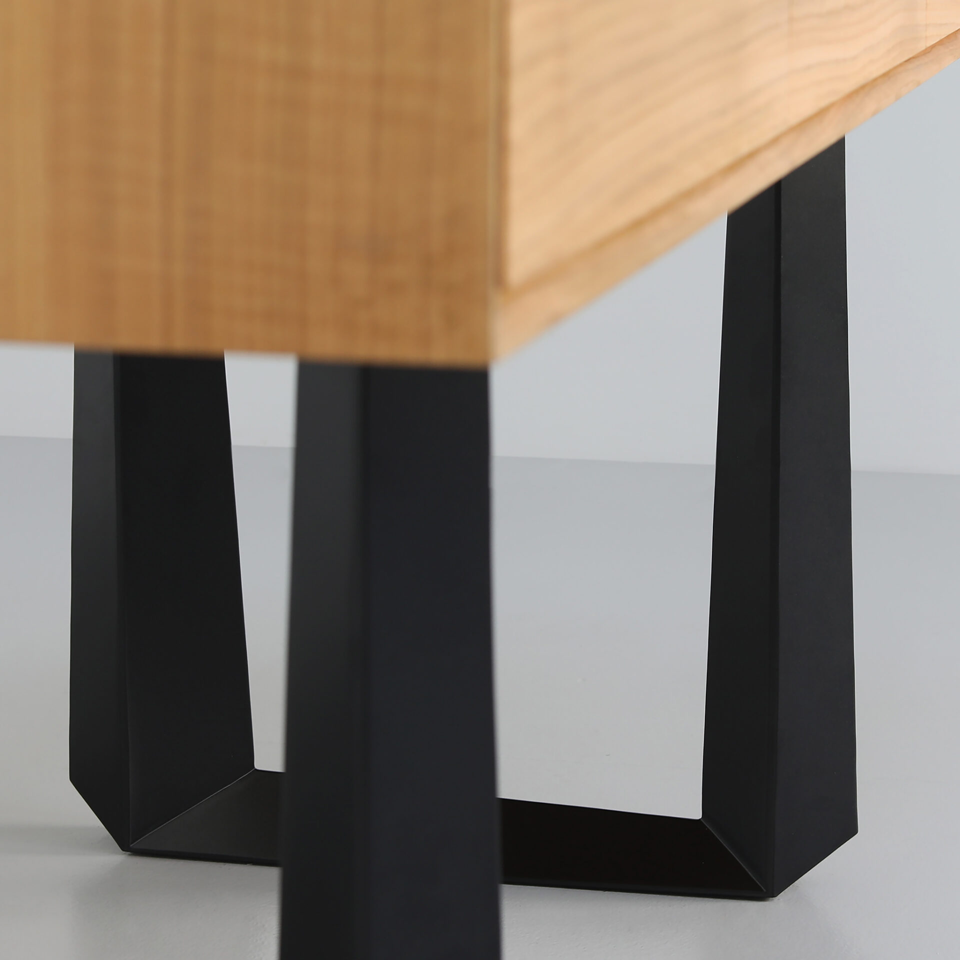Phoenix-desk-detail-2
